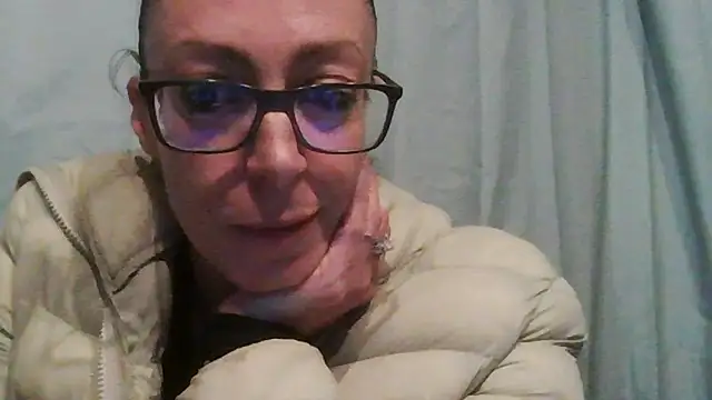 Astrid3 online show from November 18, 2025, 10:14 pm