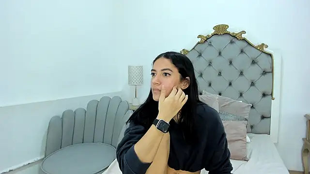 Skylerwhite02 online show from December 14, 2025, 8:20 am