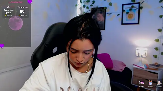 MarilynWhite  online show from December 22, 2025, 6:27 pm