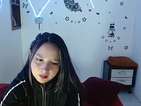 Mia2xsmith online show from November 9, 2025, 7:28 am