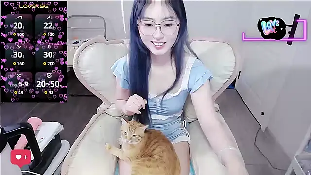 baby-yaya20 online show from November 30, 2025, 12:25 am