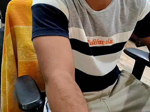 Snapshot of ZoroArcher chatting on October 3, 2025, 8:28 pm ZoroArcher online show from October 3, 2025, 8:28 pm