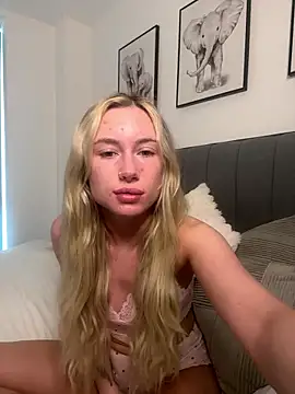 SexySaraxxoo online show from January 15, 2026, 11:15 am