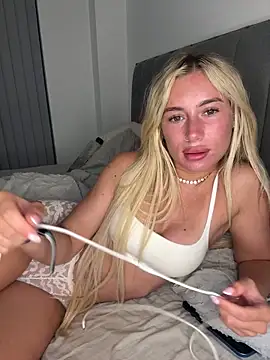SexySaraxxoo online show from June 16, 2026, 9:28 pm