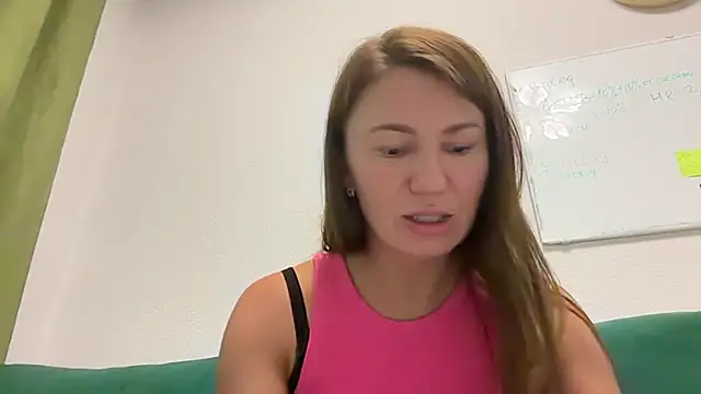Snapshot of Caliraa chatting on July 10, 2026, 6:54 pm Caliraa online show from July 10, 2026, 6:54 pm