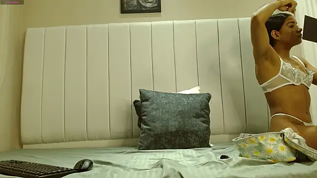 kendra lux1 online show from October 14, 2025, 1:23 pm