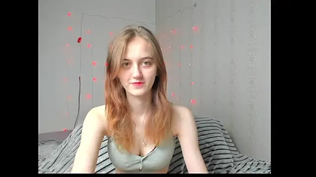 dreamy pollyyy online show from April 13, 2026, 4:12 pm