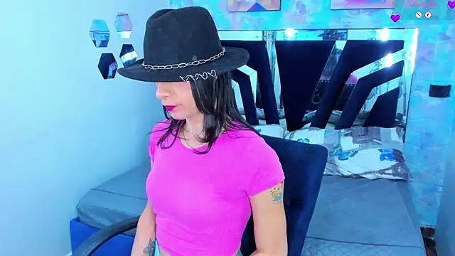 Charlotte Landry   online show from February 10, 2026, 5:06 pm