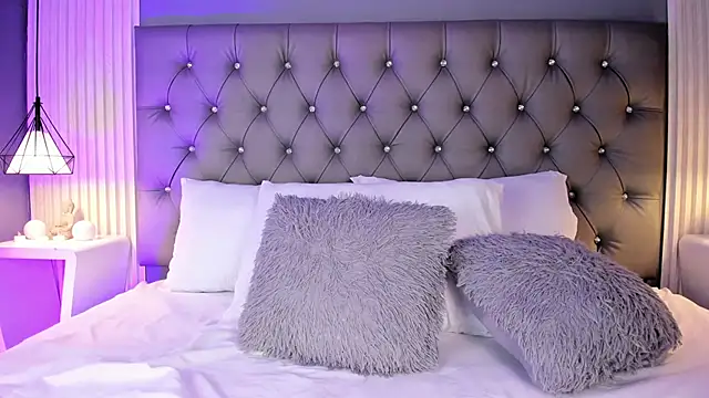 LunaBloomn online show from March 30, 2026, 5:58 pm