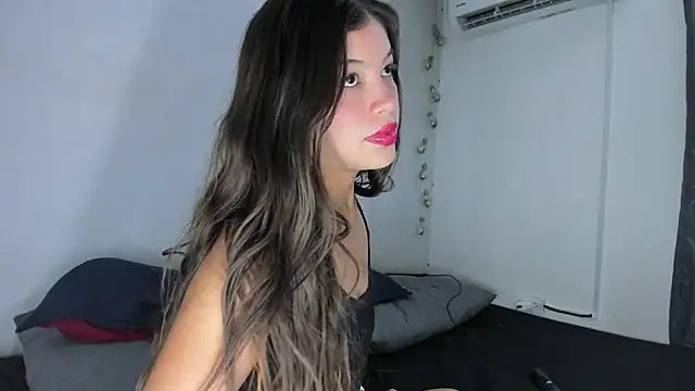incogniitolove  online show from May 4, 2026, 12:06 am