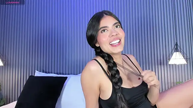 Snapshot of Isabellax21 chatting on January 15, 2026, 4:17 am Isabellax21 online show from January 15, 2026, 4:17 am