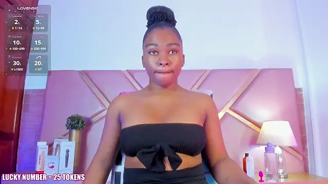 SophieSinclair online show from November 17, 2025, 12:33 pm