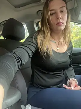 AllesandraLove online show from October 31, 2025, 4:08 pm