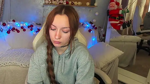 FoxyMayy online show from December 14, 2025, 11:31 pm