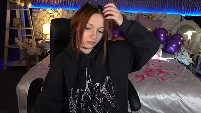 FoxyMayy online show from February 10, 2026, 1:48 pm