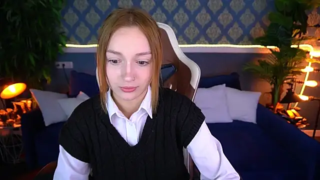 Snapshot of FoxyMayy chatting on July 10, 2026, 7:05 pm FoxyMayy online show from July 10, 2026, 7:05 pm