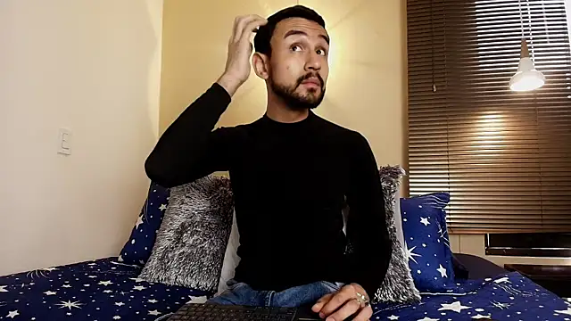 Axel Moon S online show from November 14, 2025, 7:45 pm