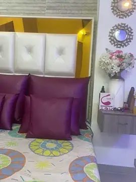 Leslie Bussh  online show from April 19, 2026, 4:50 pm