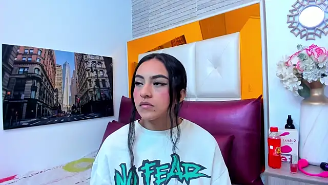 Leslie Bussh  online show from April 24, 2026, 12:51 pm