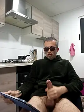 Snapshot of EmilioTaladdro chatting on March 29, 2026, 12:10 am EmilioTaladdro online show from March 29, 2026, 12:10 am