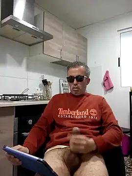 Snapshot of EmilioTaladdro chatting on April 1, 2026, 6:03 am EmilioTaladdro online show from April 1, 2026, 6:03 am