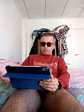 Snapshot of EmilioTaladdro chatting on April 1, 2026, 1:41 pm EmilioTaladdro online show from April 1, 2026, 1:41 pm