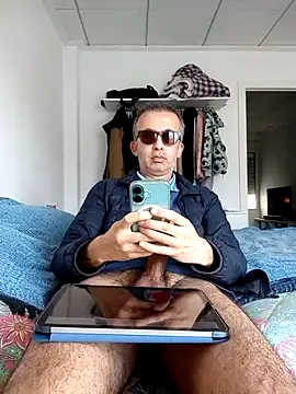 Snapshot of EmilioTaladdro chatting on April 7, 2026, 4:40 pm EmilioTaladdro online show from April 7, 2026, 4:40 pm