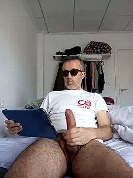 Snapshot of EmilioTaladdro chatting on April 13, 2026, 5:57 am EmilioTaladdro online show from April 13, 2026, 5:57 am