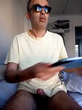 Snapshot of EmilioTaladdro chatting on April 15, 2026, 6:09 am EmilioTaladdro online show from April 15, 2026, 6:09 am