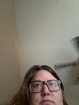 Snapshot of amberlynntun chatting on November 18, 2025, 9:19 pm amberlynntun online show from November 18, 2025, 9:19 pm