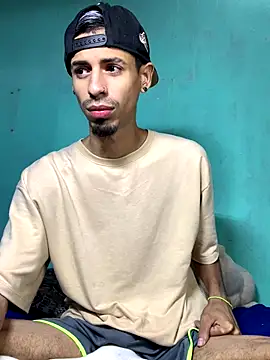 Snapshot of Alexx_1214 chatting on September 24, 2025, 2:04 am Alexx 1214 online show from September 24, 2025, 2:04 am