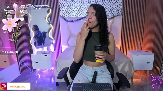 Snapshot of Miagates_tay chatting on December 2, 2025, 3:56 am Miagates tay online show from December 2, 2025, 3:56 am