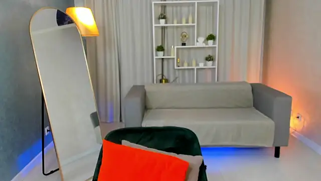 Nina Devillle online show from October 8, 2025, 3:31 pm