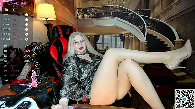 Nina Devillle online show from March 28, 2026, 2:11 am