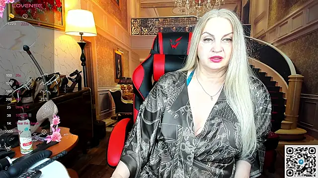 Nina Devillle online show from May 21, 2026, 12:01 pm