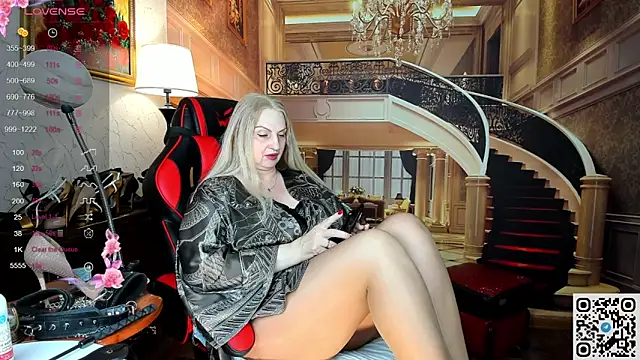 Nina Devillle online show from May 25, 2026, 1:55 am