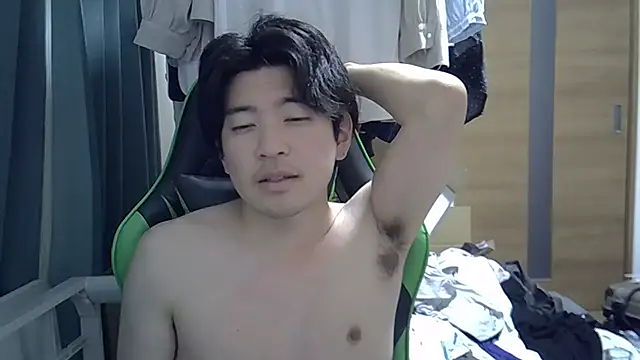 aokunvvv online show from October 7, 2025, 5:21 pm