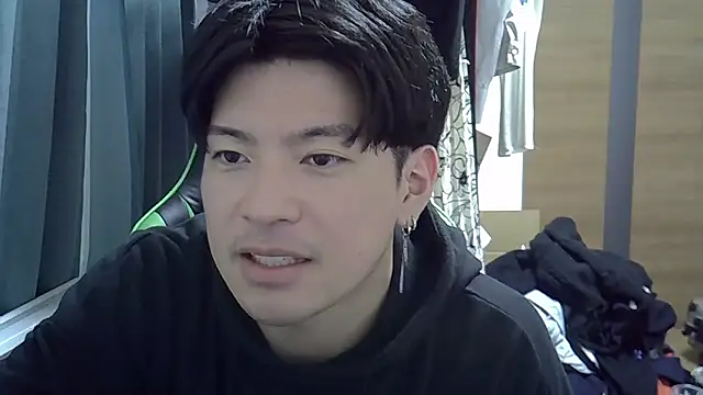 aokunvvv online show from October 19, 2025, 10:32 pm