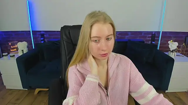 Alina Blonde online show from February 16, 2026, 6:42 am