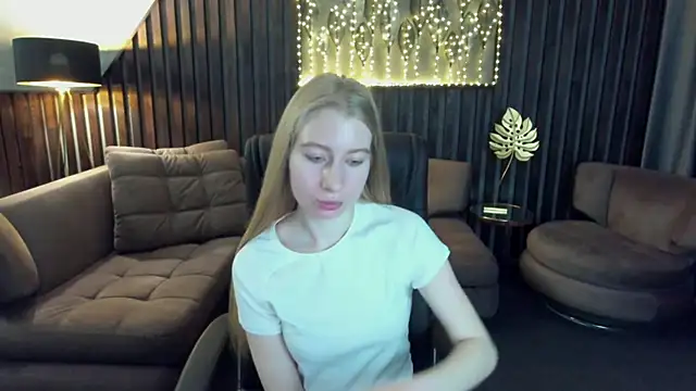 Alina Blonde online show from May 10, 2026, 5:34 am