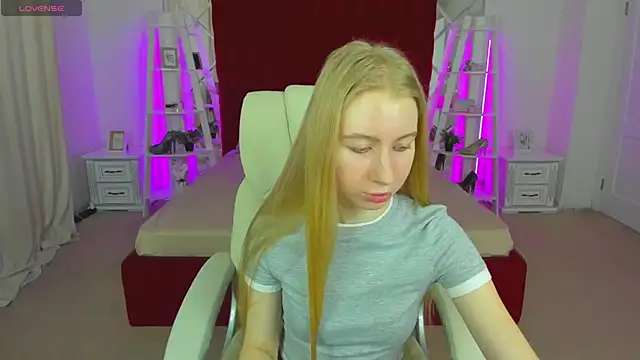 Alina Blonde online show from May 14, 2026, 5:36 am