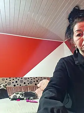 Snapshot of Soffy_Skye chatting on November 13, 2025, 8:02 am Soffy Skye online show from November 13, 2025, 8:02 am