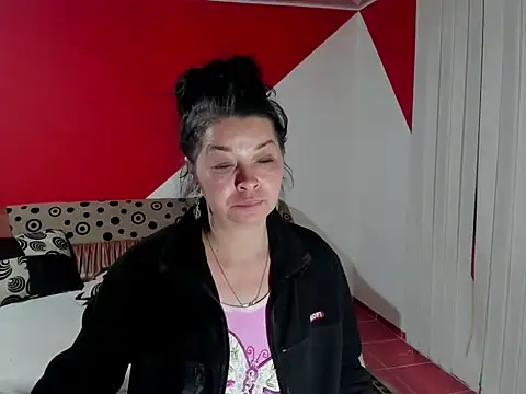 Snapshot of Soffy_Skye chatting on November 14, 2025, 4:33 am Soffy Skye online show from November 14, 2025, 4:33 am