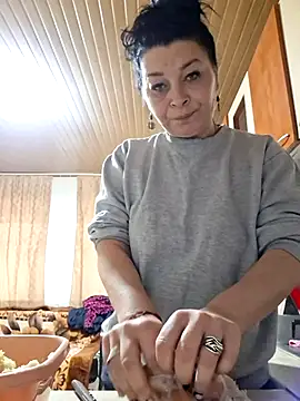 Snapshot of Soffy_Skye chatting on November 21, 2025, 7:07 am Soffy Skye online show from November 21, 2025, 7:07 am