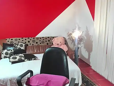 Snapshot of Soffy_Skye chatting on November 28, 2025, 4:15 am Soffy Skye online show from November 28, 2025, 4:15 am