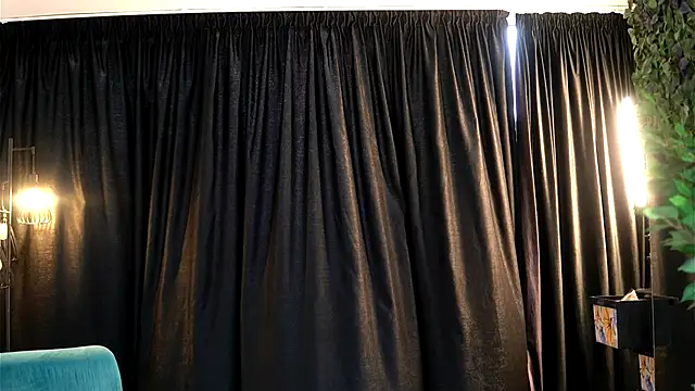 YuliaDesirevska online show from December 21, 2025, 12:34 pm