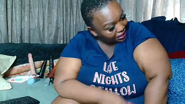 Snapshot of Bustyboobs02xx chatting on December 23, 2025, 7:39 am Bustyboobs02xx online show from December 23, 2025, 7:39 am