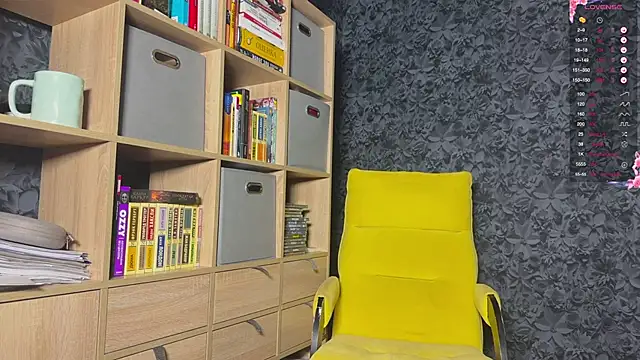 Snapshot of AzureEyes chatting on October 12, 2025, 4:28 pm AzureEyes online show from October 12, 2025, 4:28 pm