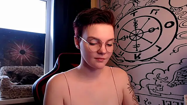 Snapshot of KrisNeal chatting on November 16, 2025, 8:42 am KrisNeal online show from November 16, 2025, 8:42 am