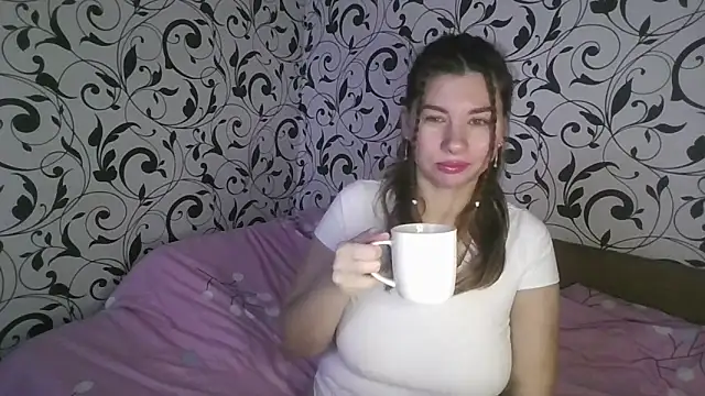 Snapshot of YourEmilie chatting on December 23, 2025, 9:29 am YourEmilie online show from December 23, 2025, 9:29 am